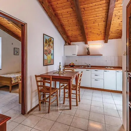 Apartment In With Wifi Porec
